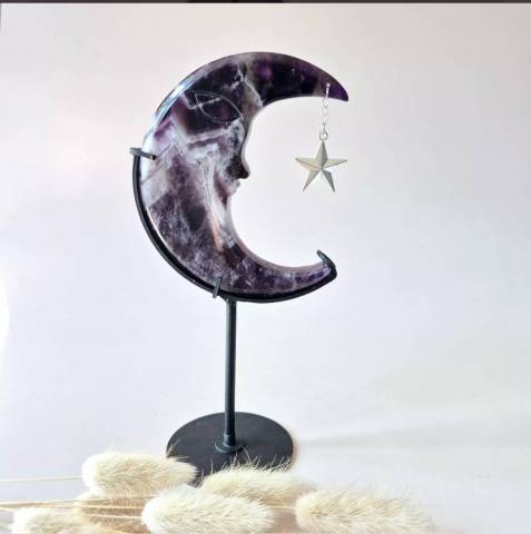 Lune amthyste sur son support 